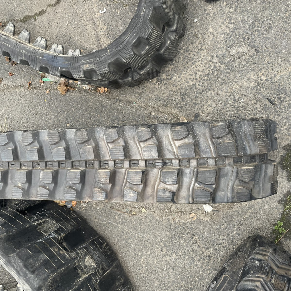     Chenille en caoutchouc CAMSO 230x48x64 XHD 230 AHIKA
