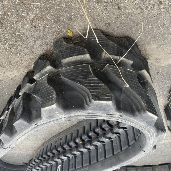     Chenille en caoutchouc CAMSO 300x55x68 SD300 Y2JSF
