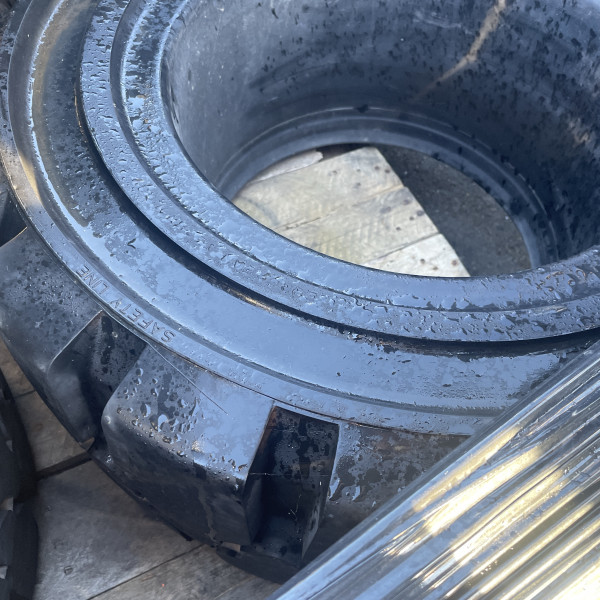 
            28/12-15 Solideal ECOMATIC RIM 9.75-15
    

            
        
    
    Solid

