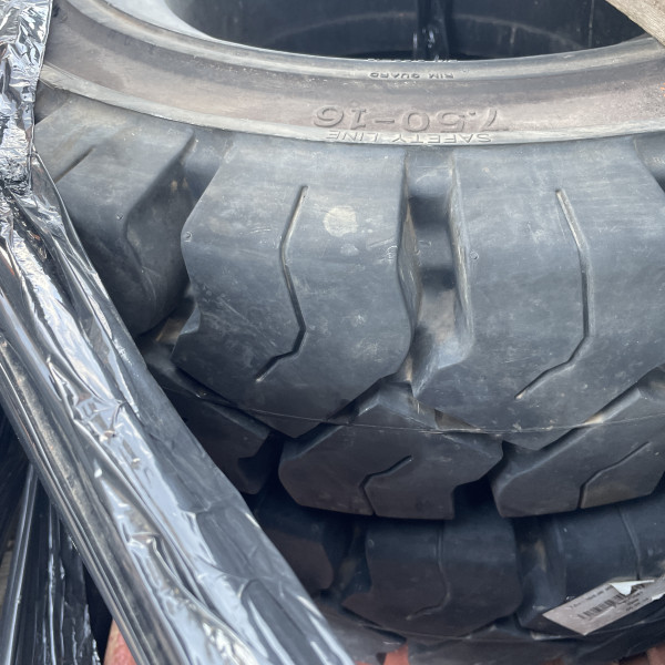 
            7.5/-16 Solideal MAGNUM. RIM. 6.00-16
    

            
        
    
    Solid

