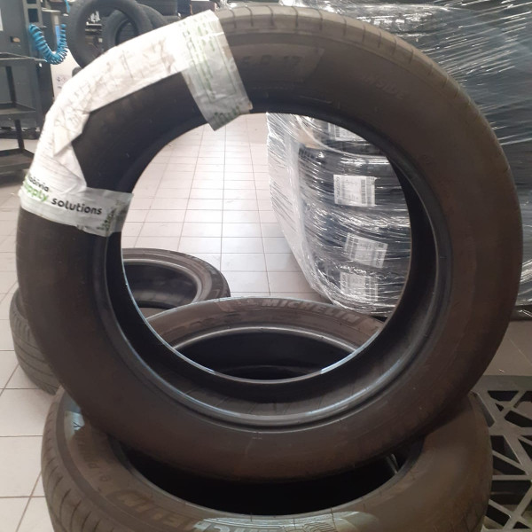 
            175/65R17 Michelin 
    

                        91
        
                    H
        
    
    टूरिज़्म कार

