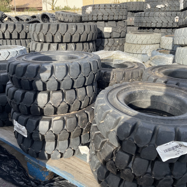 
            400/-8 Solideal RIM 3.00D-8
    

            
        
    
    Plin

