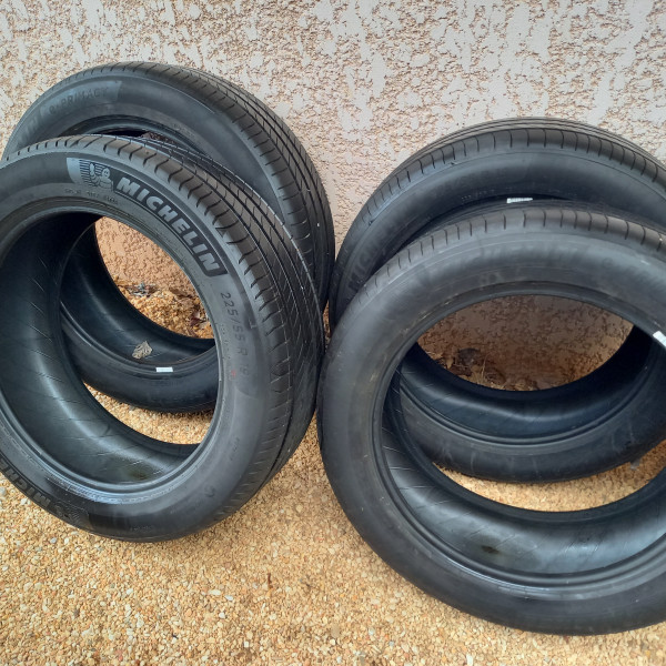 
            225/55R19 Michelin e.Primacy total performance
    

                        103
        
                    V
        
    
    4x4 SUV

