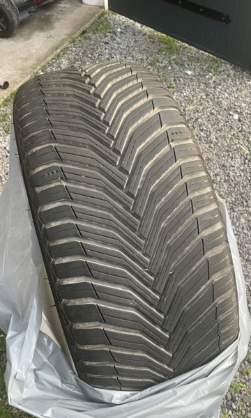 
            245/45R18 Michelin CROSS CLIMATE
    

                        100
        
                    V
        
    
    Auto da turismo

