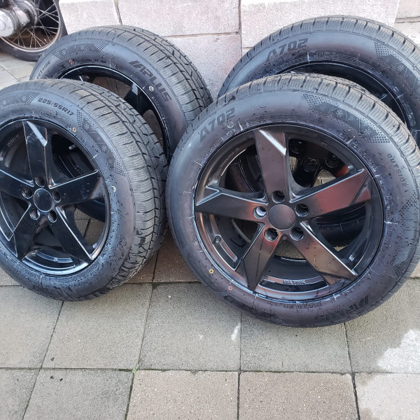 
            225/55R17 Divers APlus A702
    

                        101
        
                    V
        
    
    Auto da turismo

