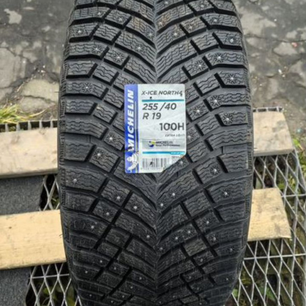 
            255/40-19 Michelin X-Ice North 4
    

                        100
        
                    H
        
    
    Personenauto

