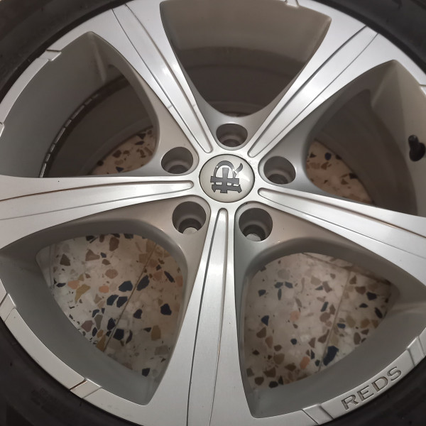 
            235/55R17 Hankook 
    

                        103
        
                    V
        
    
    自動車用ホイール

