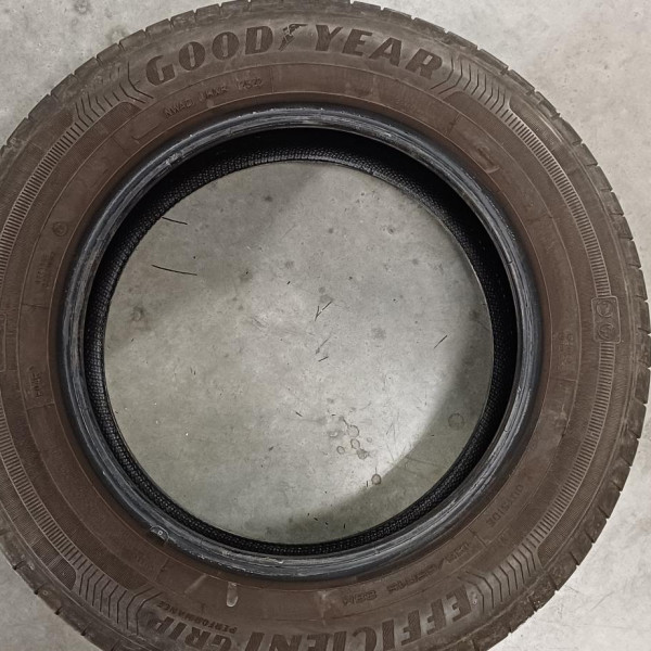 
            185/65R15 Goodyear Efficient grip
    

                        88
        
                    H
        
    
    乗用車

