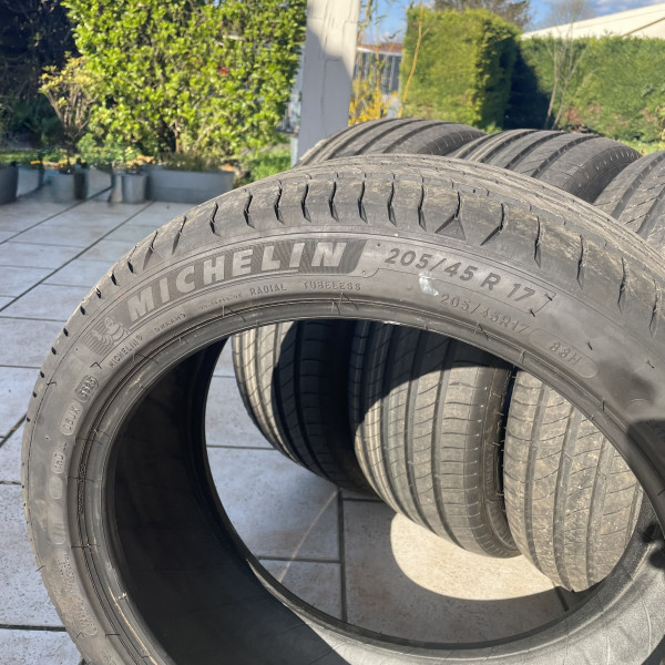 
            205/45R17 Michelin Primacy 4
    

                        88
        
                    H
        
    
    Personenauto

