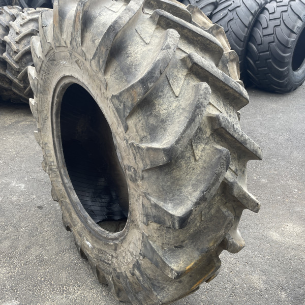
            16.9/R28 Michelin XM25P OCC REP OK
    

            
        
    
    Roue motrice

