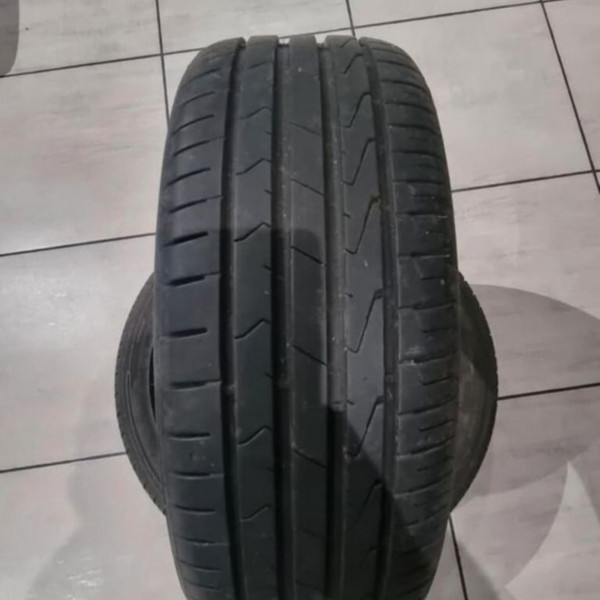 
            215/45R18 Hankook Cedric
    

                        89
        
                    V
        
    
    Personenauto

