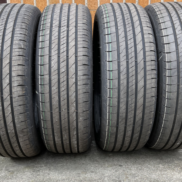 
            215/60R17 Goodyear 
    

                        96
        
                    H
        
    
    Passenger car

