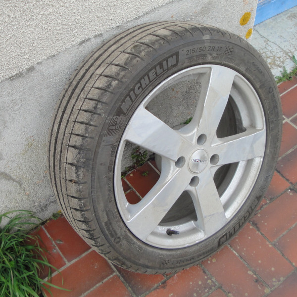 
            215/50R17 Michelin 
    

                        95
        
                    Y
        
    
    乘用车

