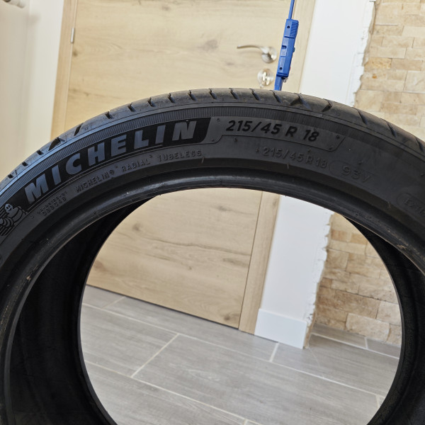 
            215/45R18 Michelin Michelin E.Primacy
    

                        93
        
                    V
        
    
    Pkw

