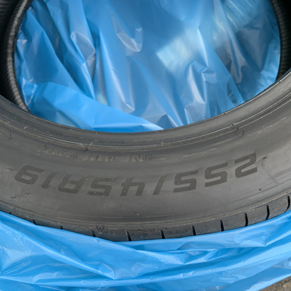 
            255/45R19 Falken FK520
    

                        100
        
                    V
        
    
    Personenauto

