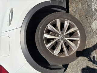 
            215/55R17 Yokohama 
    

                        98
        
                    V
        
    
    

