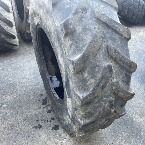 
            380/85R24 Firestone PERFORMER 85 OCC
    

            
        
    
    駆動輪

