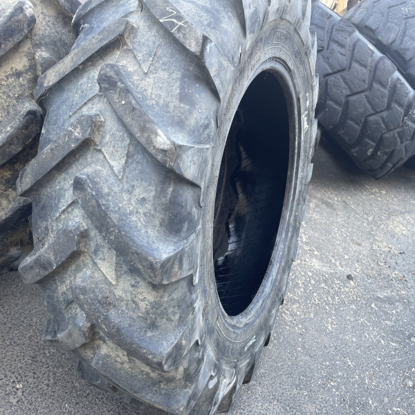 
            13.6/R28 Michelin AGRIBIB OCC AR
    

            
        
    
    駆動輪

