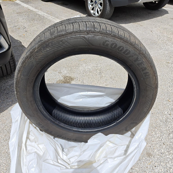 
            195/60R18 Goodyear 
    

                        96
        
                    H
        
    
    

