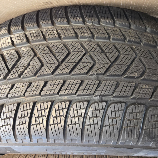
            275/40R20 Pirelli Scorpion winter
    

                        106
        
                    V
        
    
    Легковой автомобиль

