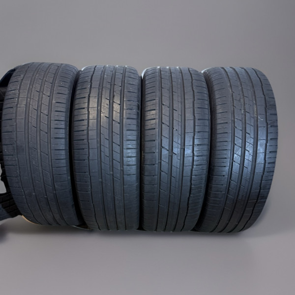 
            235/55R18 Hankook 
    

                        104
        
                    W
        
    
    

