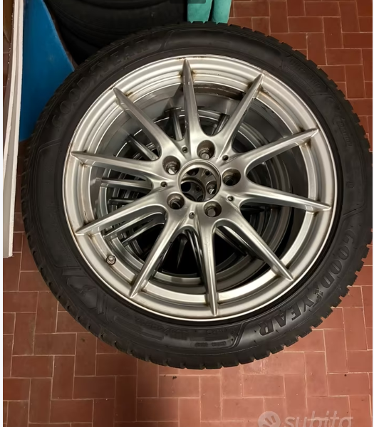 
            205/50R17 Goodyear UltraGrip performance
    

                        93
        
                    V
        
    
    Passenger car


