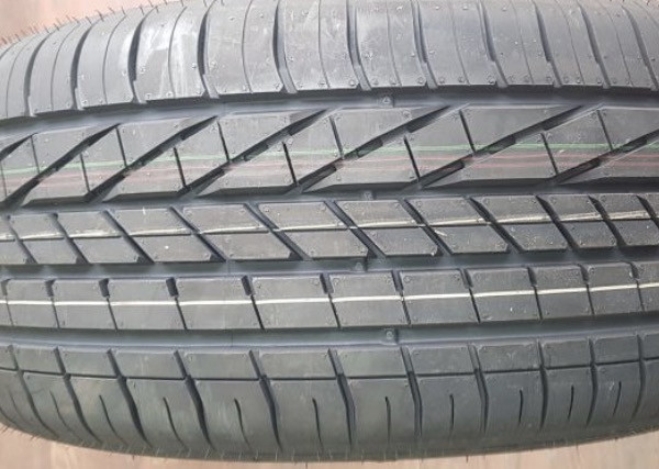 
            255/45R20 Goodyear Excellence AO
    

                        101
        
                    W
        
    
    Passenger car

