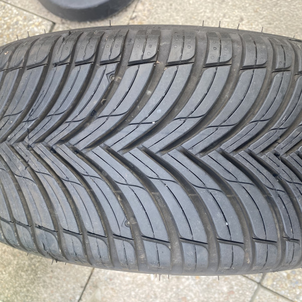 
            205/45R17 Kleber Pneu Kleber Quadraxer
    

                        88
        
                    V
        
    
    Passenger car

