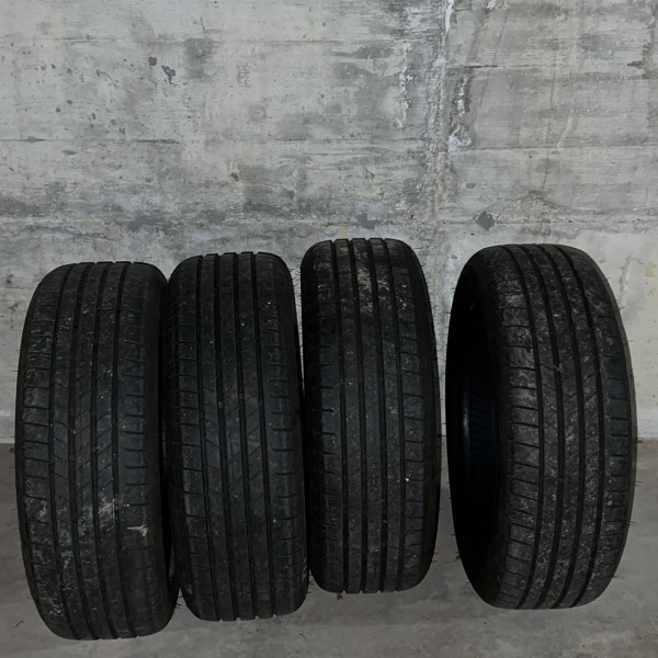 
            185/55R15 Bridgestone Bridgestone Turanza-Estivo senza cerchi
    

                        86
        
                    H
        
    
    

