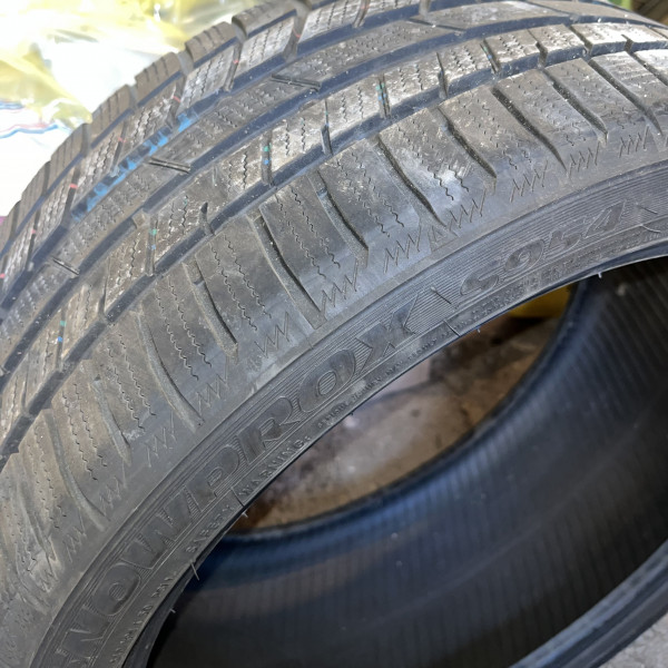 
            245/35R18 Toyo Snowprox S954
    

                        92
        
                    V
        
    
    Personenauto

