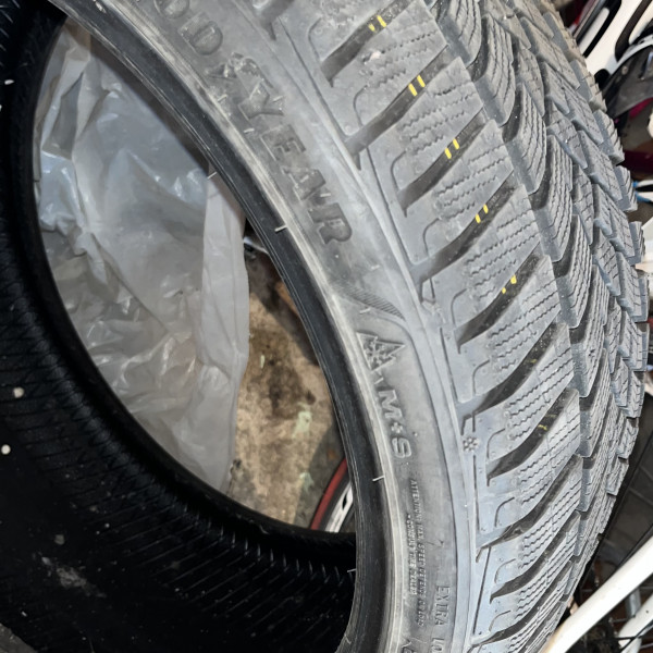 
            225/40R18 Goodyear 
    

                        92
        
                    Y
        
    
    Personenauto

