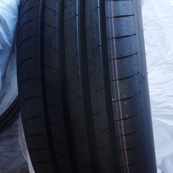
            215/50R18 Goodyear Eagle F1 asymmetric 5  XL
    

                        96
        
                    W
        
    
    Passenger car

