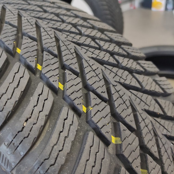 
            215/55R17 Nokian Snowproof 2
    

                        94
        
                    H
        
    
    

