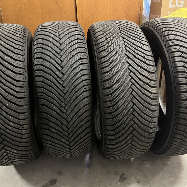 
            225/55R18 Michelin Michelin Alpin 7  invernali - DOT 42 2025
    

                        102
        
                    H
        
    
    乘用车

