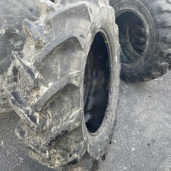 
            360/70R28 Pirelli TM700 OCC REP OK
    

            
        
    
    Roda motriz

