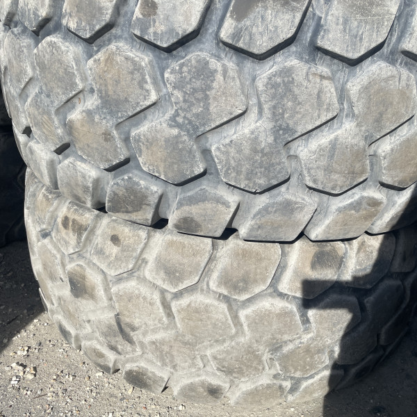 
            23.5/R25 Bkt SR 31 OCC AR
    

                        xx
        
        
    
    Insuflável

