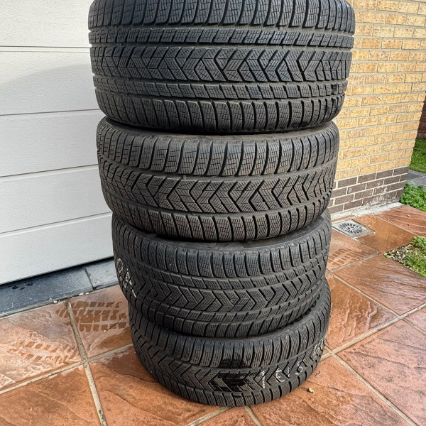 
            275/45R20 Pirelli scorpion winter
    

                        110
        
                    V
        
    
    4x4 SUV

