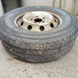 
            215/70R15 Kleber CT 200
    

            
        
    
    Roue de voiture

