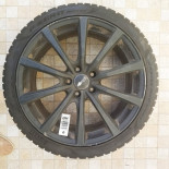 255/35R20 Pirelli P Zero Winter
97
W
Roue de voiture