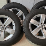 
            215/65R17 Bridgestone Blizzak LM 001
    

                        99
        
                    H
        
    
    Ruota di automobile

