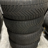 
            205/55R17 Michelin Alpin
    

                        95
        
                    H
        
    
    Autovettura

