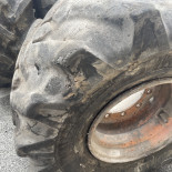 
            445/70R19.5 Michelin XF OCC AR  + roue 10 trous
    

                        173
        
                    A8
        
    
    Wiel voor industriële machine

