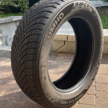 
            225/60R18 Kumho Solus4S HA32
    

                        104
        
                    V
        
    
    Personenauto

